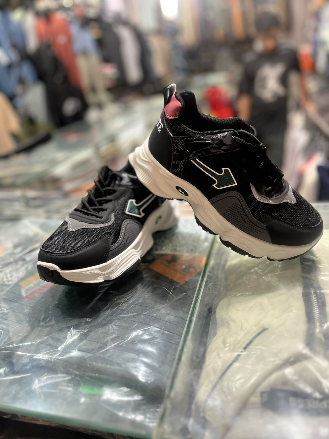 AJ Collection ARROW – Black & White Sports Sneakers 8537