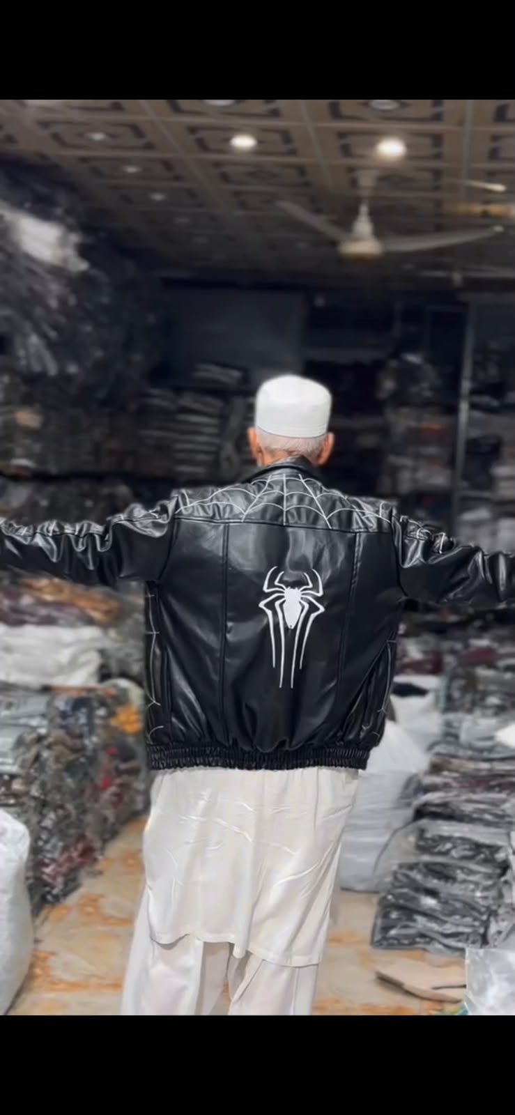 Model par Spider-Man jacket